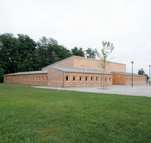 Edificio prefabbricato - IL GIARDINO DEI CILIEGI - Riko Hiše - in legno massiccio / per scuola materna / contemporaneo