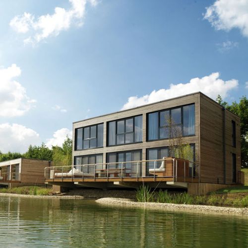 Edificio prefabbricato - OXFORD - Riko Hiše - in legno massiccio / per alloggi collettivi / contemporaneo