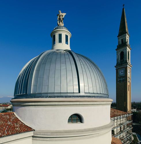 Tetto arrotondato - SAN MICHELE ARCANGELO CHURCH - ZINTEK - in zinco titanio / aspetto metallo / con giunti a doppia aggraffatura