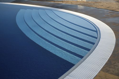 Scala dritta - CEMI - con gradini in calcestruzzo / con struttura in calcestruzzo / contemporanea