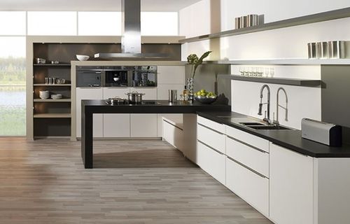 Cucina contemporanea - CALAS - Brigitte Küchen - H. Frickemeier Möbelwerk GmbH - in legno / con impugnature / laccata
