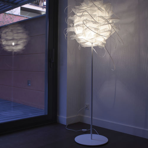 Lampada da terra - STRUK F - LUZ DIFUSION - in metallo / in rete / in polietilene