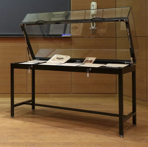 Vetrina contemporanea - VISIBILITÉ TOTALE NOIRE - SARAZINO VITRINES - con piedi alti / con piedi / in alluminio laccato