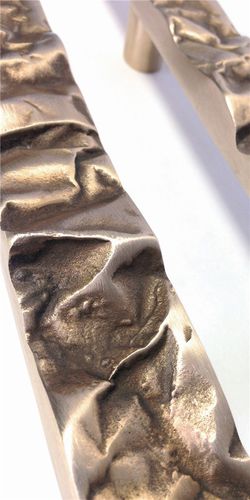 Maniglia per mobile in alluminio - CRUSHED 350 & 580 - Philip Watts Design - in bronzo / in ottone
