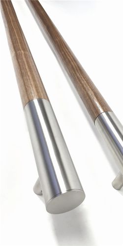 Maniglia a tirante per porta - TIMBER BATON - Philip Watts Design - in acciaio inossidabile / in legno / contemporanea