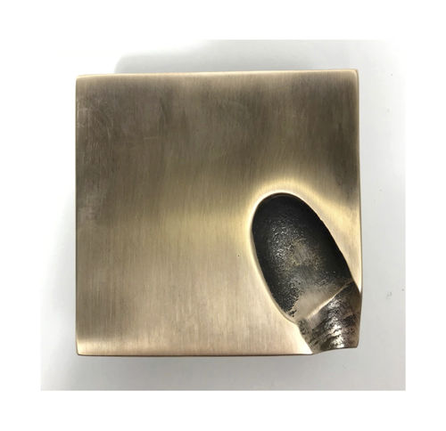 Maniglia per mobile in alluminio - THUMBPRINT CABINET - Philip Watts Design - in bronzo / in ottone