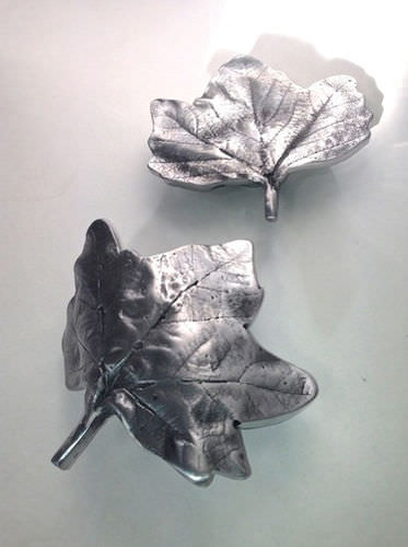 Maniglia per porta - LEAF - Philip Watts Design - in ottone / in alluminio / in bronzo