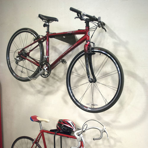 Rastrelliera per biciclette a muro - EXHIBITOR  - Madrax/Thomas Steele - per spazi pubblici / in acciaio con rivestimento a polvere / professionale