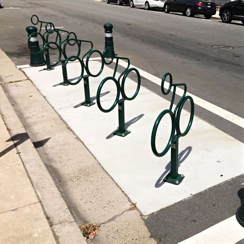 Rastrelliera per biciclette a pavimento - ADVOCATE MINI™ - Madrax/Thomas Steele - design originale / per spazi pubblici / in acciaio galvanizzato