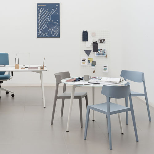Sedia visitatore contemporanea - WING - Actiu - da interno / in polipropilene / con supporto in legno