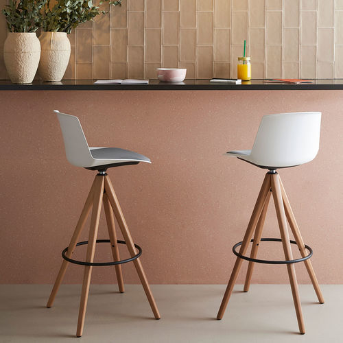 Sgabello contemporaneo - NOOM - Actiu - in plastica / con supporto in legno / con supporto in acciaio