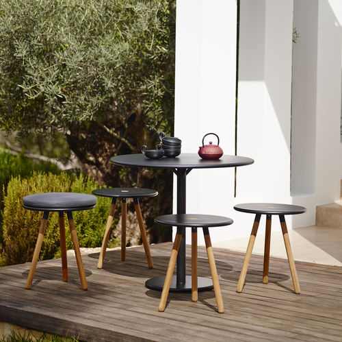 Sgabello contemporaneo - AREA : 11009 - Cane-line A/S - in teak / in alluminio / con 3 piedi