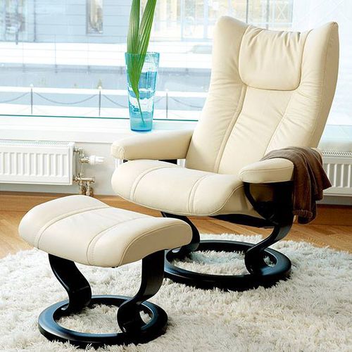 Poltrona contemporanea - WING - Ekornes - in pelle / in legno / con poggiapiedi