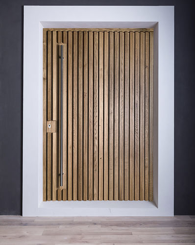 Porta d'ingresso - STRAT - ATELIER BERTOLI  Design Production - in rovere / battente / a bilico