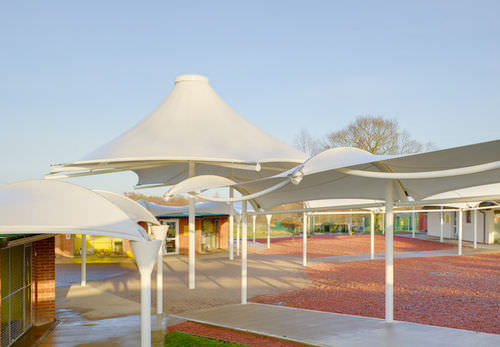 Tensostruttura padiglione - DOGS TRUST - Fabric Architecture - su ossatura metallica / con membrana in PVC