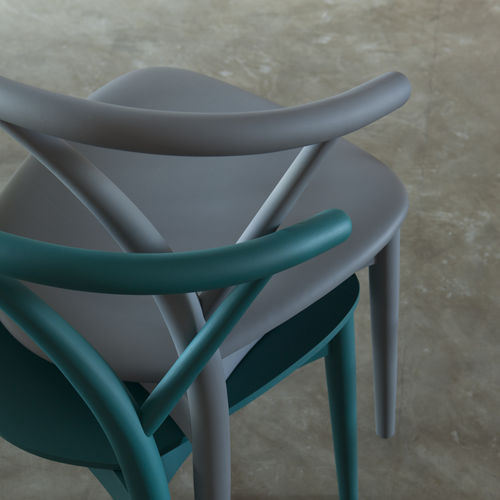 Sedia contemporanea - YELLY : 970 - TEKHNE S.r.l. - in legno / imbottita / impilabile