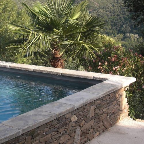Bordo di piscina in calcestruzzo - BOURGEOISE - ROUVIERE - di pietre / d'angolo