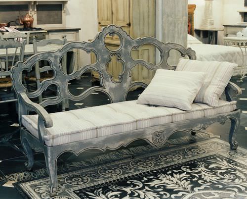 Divanetto imbottito classico - KATHRIN - PROVENCE & FILS - in legno / con schienale / bianco