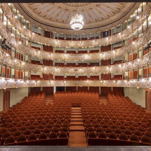 Poltrona per auditorium contemporanea - CAMPIELLO - Aresline - in tessuto / pieghevole / rossa