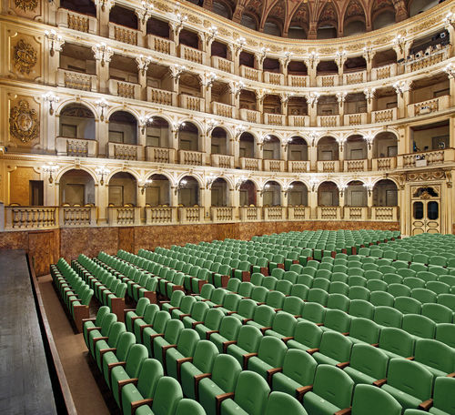 Sedia per auditorium contemporanea - ROSSINI - Aresline - da interno / in legno / in tessuto