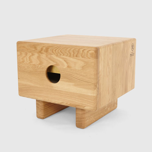 Comodino in stile scandinavo - CRAFT BRASS - Hans Hansen Furniture - in rovere / con supporto in quercia / quadrato