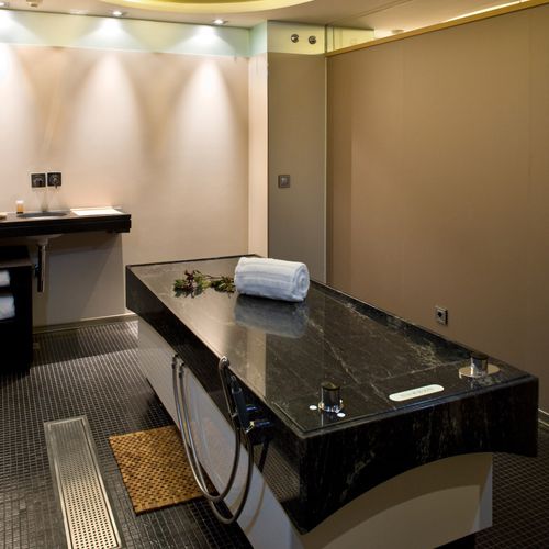 Lettino per massaggi elettrico - Freixanet Wellness - idraulico / umido / contract