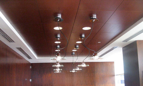 Controsoffitto in legno - SQUARES - Rulon company - a quadrotte / con altoparlante