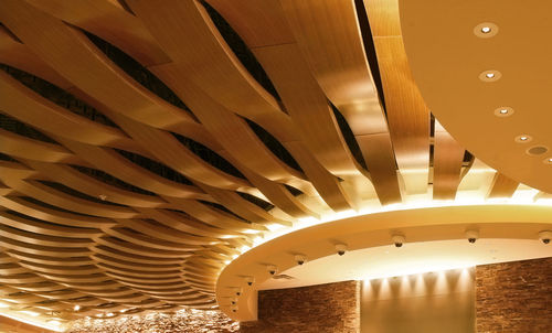 Controsoffitto in legno - CURVALON - Rulon company - a quadrotte / acustico / curvo