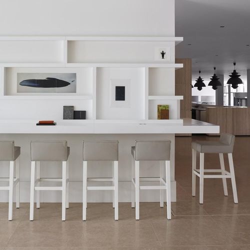 Sgabello da bar contemporaneo - SAAR - Piet Boon Collection - in pelle / in tessuto / con supporto in quercia