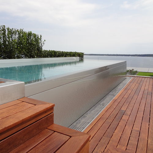 Piscina monoblocco - Steel And Style - a straripamento / corridoio di nuoto / su misura