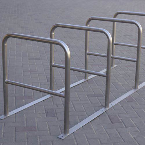 Rastrelliera per biciclette a pavimento - GM16 - Darba Spars - con sistema di sicurezza / per spazi pubblici / per scuola