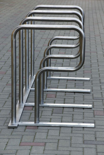 Rastrelliera per biciclette a pavimento - GM-06 5 - Darba Spars - con sistema di sicurezza / per spazi pubblici / per parco giochi