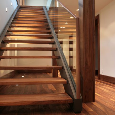 Scala dritta - MAJESTIK 2240-1 - BATTIG DESIGN - con gradini in legno / con struttura in acciaio / contemporanea