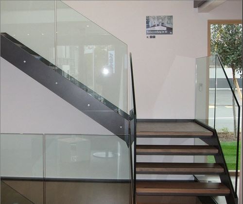 Scala a L - KELLER TREPPENBAU AG - con gradini in legno / con struttura in metallo / contemporanea