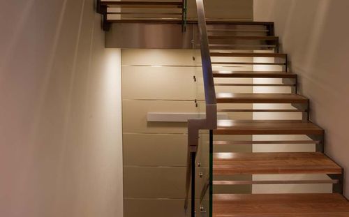 Scala a U - CATHERINE PLACE - Canal Engineering - con gradini in legno / contemporanea / con cosciali laterali