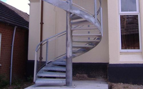 Scala a chiocciola - SKILTS - Canal Engineering - con gradini in metallo / con struttura in acciaio / da esterno