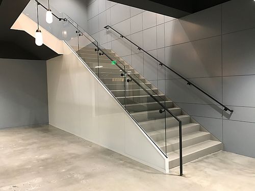 Scala a L - Couturier Iron Craft - con gradini in calcestruzzo / con struttura in acciaio / contemporanea