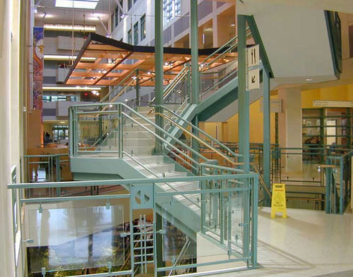 Scala a U - 6498  - Couturier Iron Craft - con gradini in calcestruzzo / con struttura in metallo / per edificio ad uso pubblico