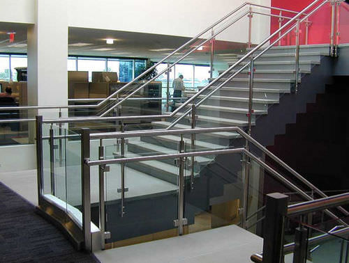 Scala a U - 37406  - Couturier Iron Craft - con gradini in calcestruzzo / con struttura in metallo / per edificio ad uso pubblico