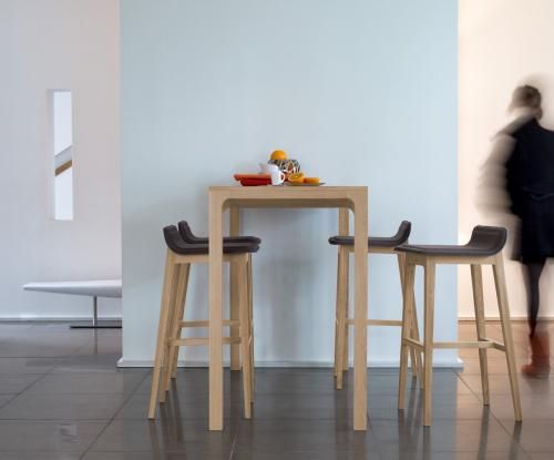 Tavolo alto contemporaneo - LAIA - Alki - in rovere / con supporto in quercia / rettangolare