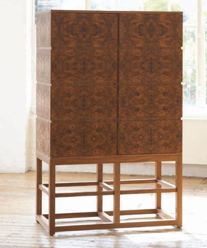Credenza con piedi alti - MERCHANT - William Yeoward - contemporanea / in legno