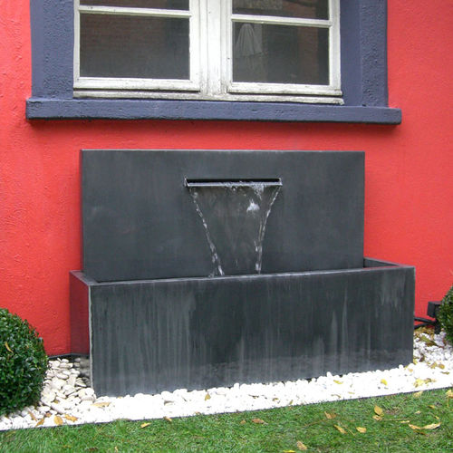 Fontana da giardino -  FONTAINE A LAME - Tonton Zingueur - in zinco / in zinco titanio / tradizionale