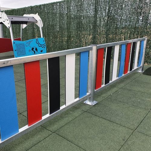 Recinzione per parco giochi - PLAYKIT  - Industrias Agapito - a pannelli / in acciaio galvanizzato / rettangolare