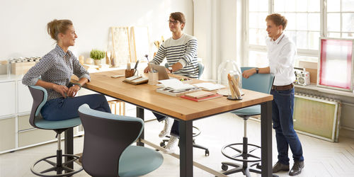 Tavolo da lavoro contemporaneo - TEMPTATION HIGH DESK - Sedus - in legno / con supporto in metallo / rettangolare