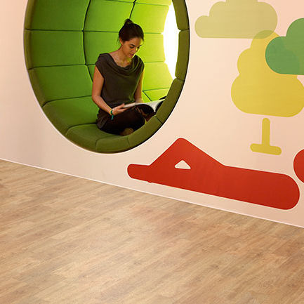 Pavimento in vinile - EXPONA CONTROL PUR - Polyflor - per ambienti umidi / per il settore terziario / a doghe