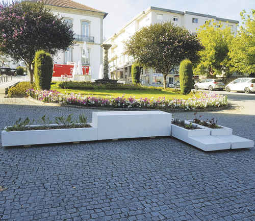 Panca per spazi pubblici con fioriera - MUL R1 - 01401 - A Amop Synergies - contemporanea / in calcestruzzo / senza schienale