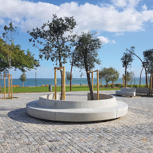 Panca per spazi pubblici contemporanea - TEJO Convex - A Amop Synergies - in calcestruzzo / in acciaio COR-TEN® / con schienale