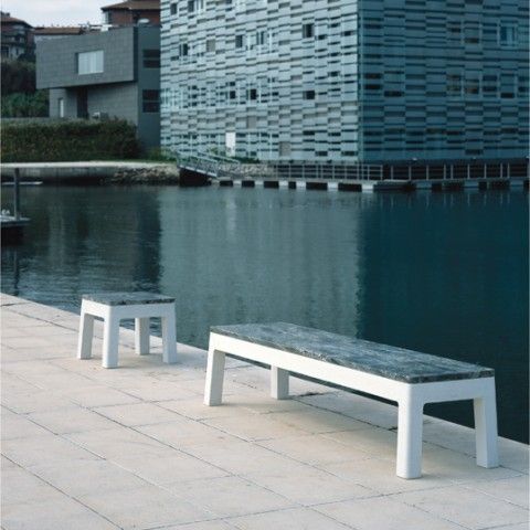 Panca per spazi pubblici contemporanea - LUGARCOMUM - A Amop Synergies - in calcestruzzo / in pietra