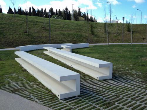 Panca per spazi pubblici contemporanea - AM : BENCH AM - A Amop Synergies - in calcestruzzo / modulare