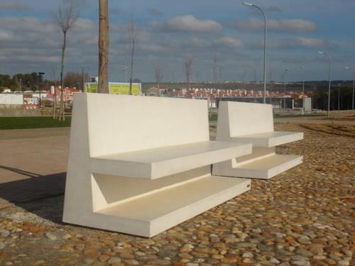 Panca per spazi pubblici contemporanea - AM : BENCH AMC - A Amop Synergies - in calcestruzzo / con schienale